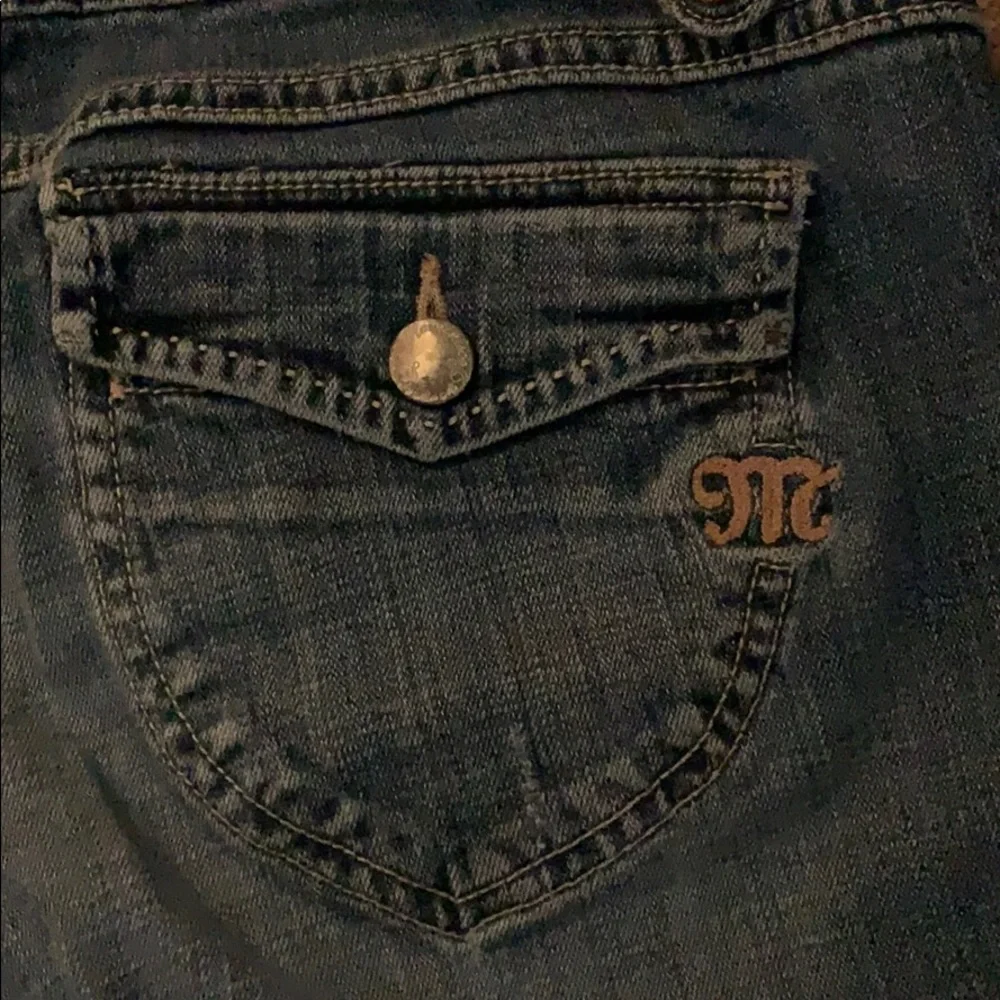 Miss Me Capri Jeans - Picture 3 of 10